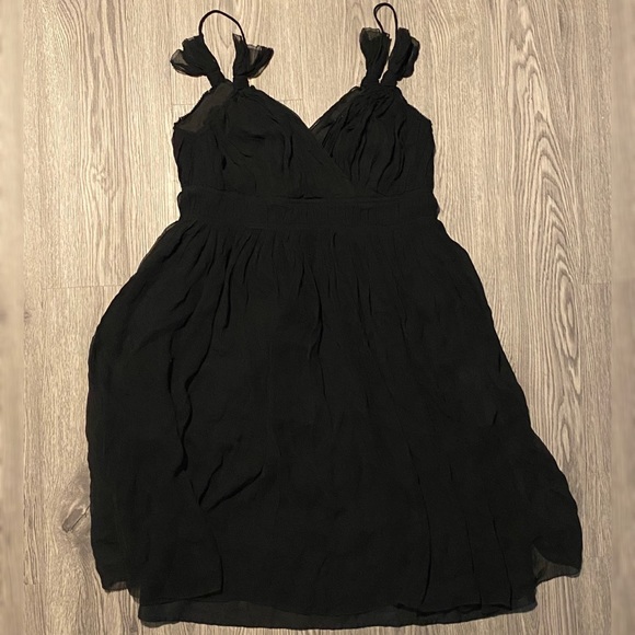 Club Monaco, flowy black silk dress - Picture 3 of 4